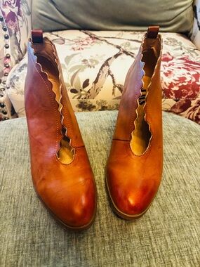 Women’s AMS Scalloped Cut Out Booties Size 7